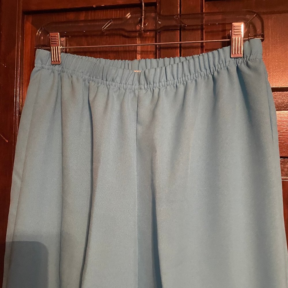 Beautiful "Salon Studio" Pantsuit - Picture 5 of 5